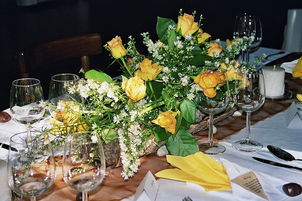 Hochzeitstisch gelbe Rosen